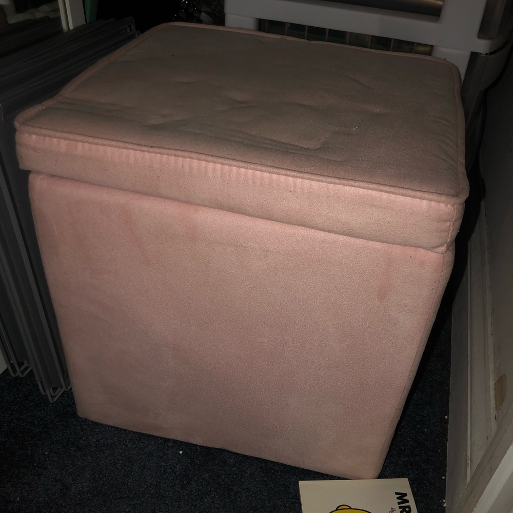 Cube ottoman with storage